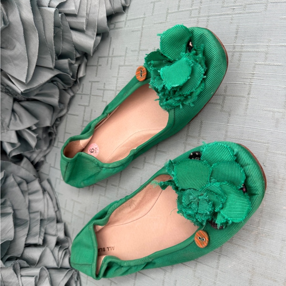 All Black brand  cute as a button Green Ballet Flats